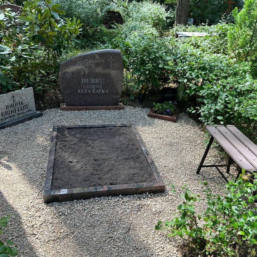 Granīta apmales kapu vietai Latvijā — Granīta Dizains