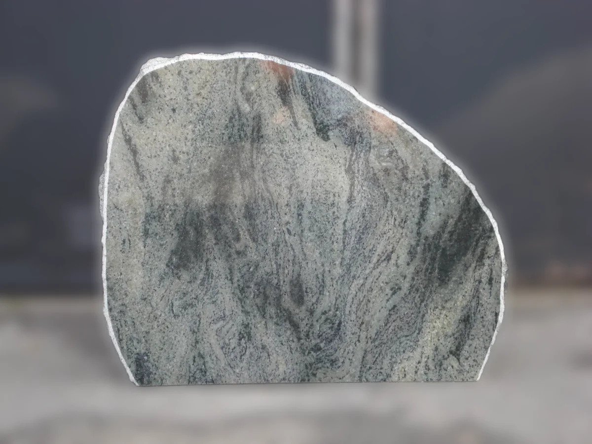 Granīta gravēšana piemineklim kapu vietā — Granīta Dizains