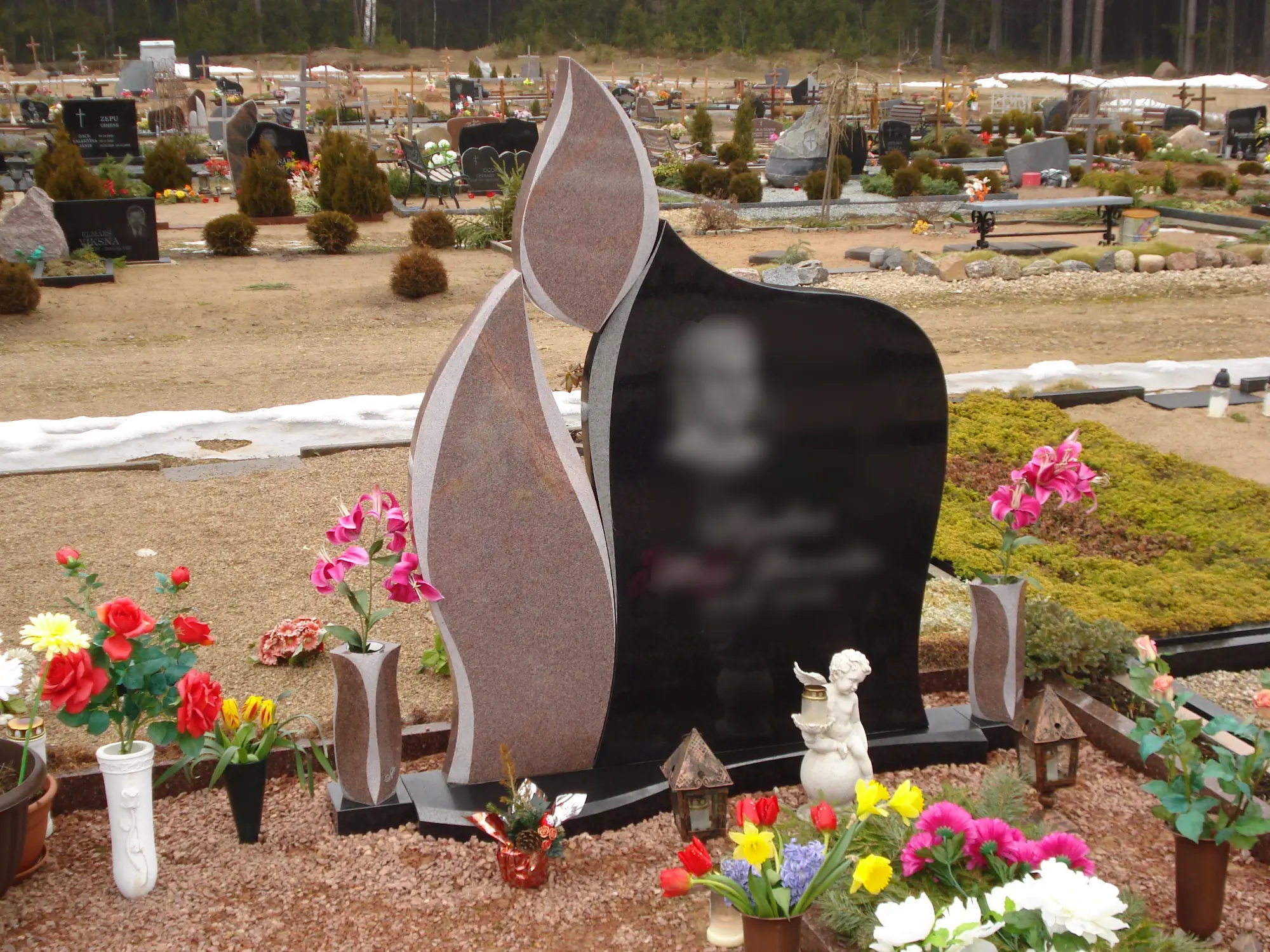 Granīta piemineklis Latvijā — Granīta Dizains