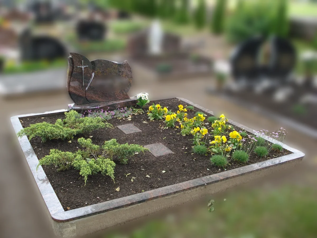 Horizontāls granīta piemineklis Latvijā — Granīta Dizains