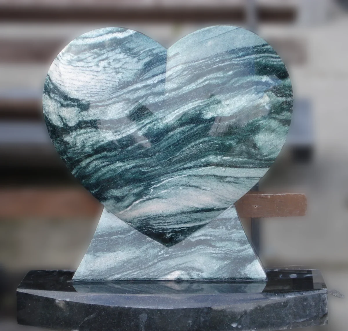 Granīta pieminekļu izgatavošana Latvijā — Granīta Dizains