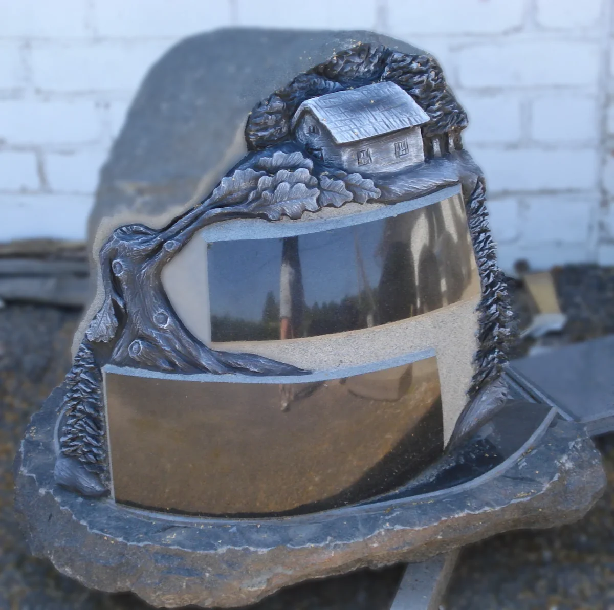 Granīta piemineklis ar noapaļotu formu Latvijā — Granīta Dizains