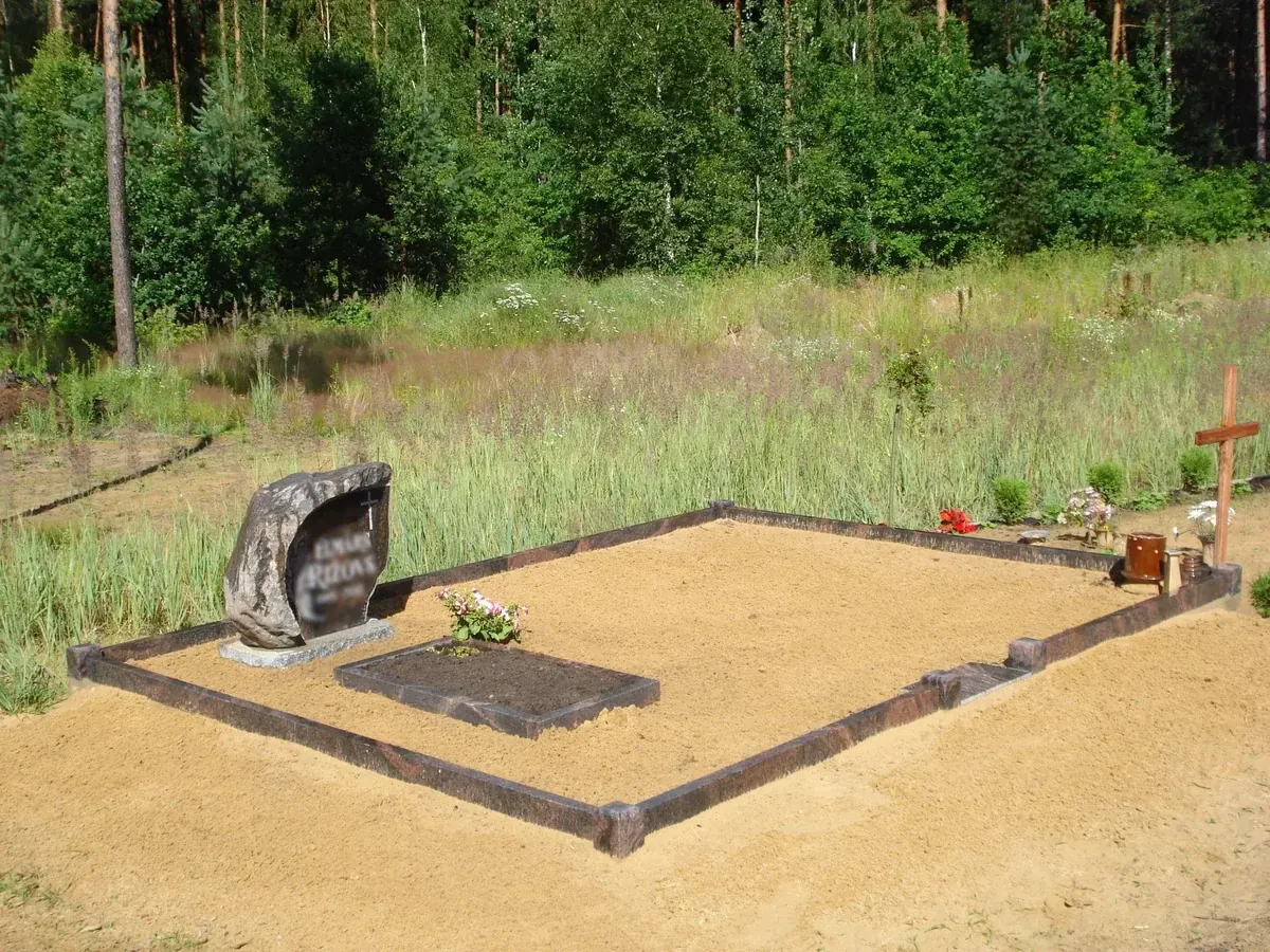 Kapu piemineklis Rīgā — Granīta Dizains izgatavošana